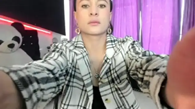 Coral Gibson online show from 10-16-25, 01:08