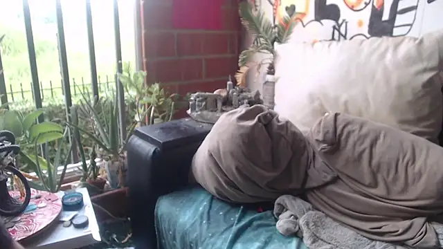 roystonee01 online show from 11-08-25, 11:14