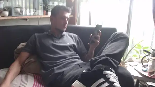 roystonee01 online show from 03-12-26, 05:28