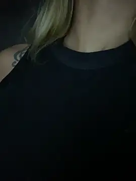 Carolinen online show from 02-12-25, 04:33