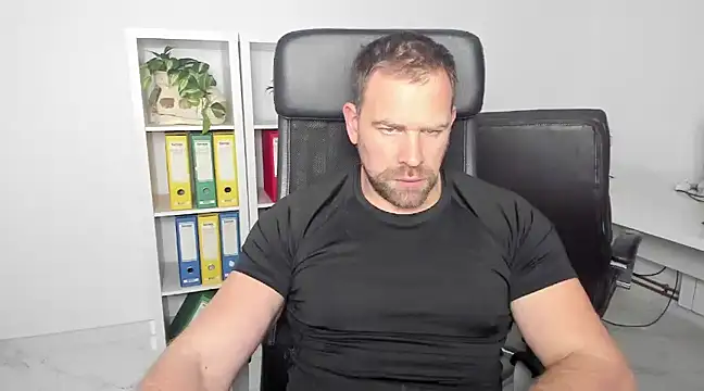 Snapshot of John-E-Dough chatting on 01-05-25, 05:41 John-E-Dough online show from 01-05-25, 05:41