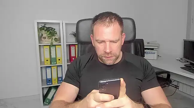 Snapshot of John-E-Dough chatting on 01-01-25, 05:22 John-E-Dough online show from 01-01-25, 05:22