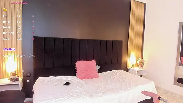 sweetsofia18 online show from 10-15-25, 10:56