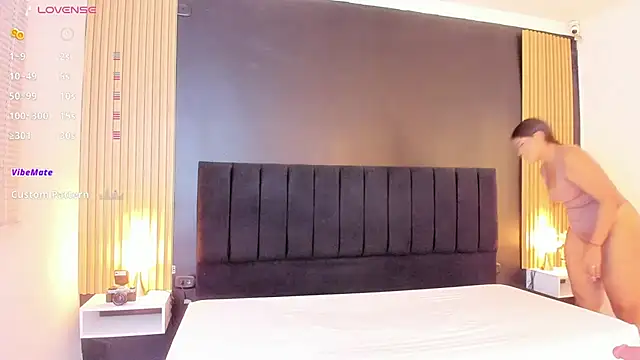 sweetsofia18 online show from 09-11-25, 11:05