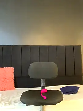 sweetsofia18 online show from 10-19-25, 08:11