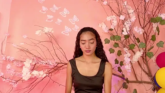 Snapshot of Charlotte_Love10 chatting on 06-19-26, 10:21 Charlotte Love10 online show from 06-19-26, 10:21