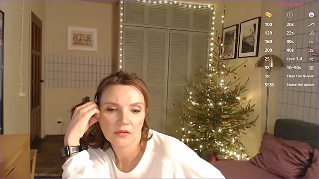 Snapshot of Charline_TheFoxTail chatting on 01-03-25, 08:32 Charline TheFoxTail online show from 01-03-25, 08:32