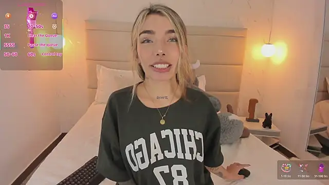 Mollymoon1 online show from 11-28-25, 08:20