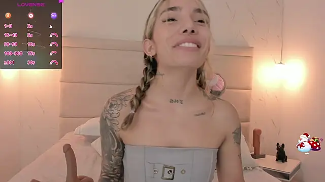 Mollymoon1 online show from 12-20-25, 05:27