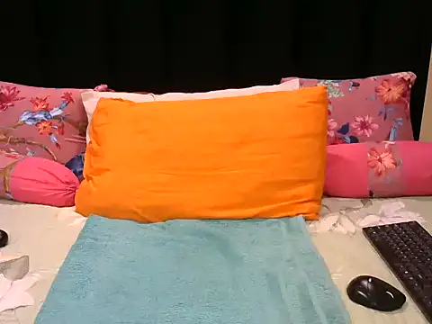 Pearl 00 online show from 05-30-26, 05:40