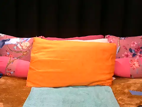 Pearl 00 online show from 05-28-26, 02:52