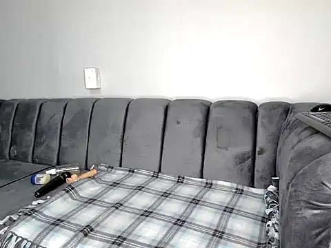 Pearl 00 online show from 10-13-25, 07:48