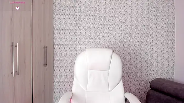 Sarajonnes online show from 10-25-25, 01:01