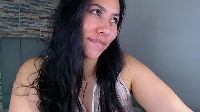 Snapshot of _joy_yva chatting on 09-30-25, 04:24 joy yva online show from 09-30-25, 04:24