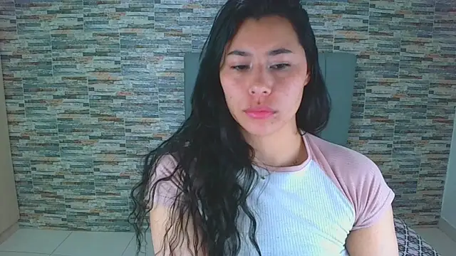 Snapshot of _joy_yva chatting on 09-19-25, 01:37 joy yva online show from 09-19-25, 01:37