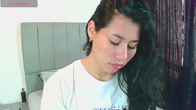 Snapshot of _joy_yva chatting on 12-14-24, 02:42 joy yva online show from 12-14-24, 02:42