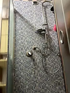 Dikkiduohottt online show from 10-29-25, 04:17