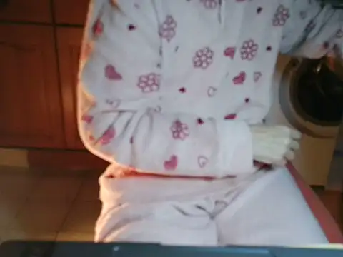 Snapshot of VeneRed chatting on 02-08-26, 04:54 VeneRed online show from 02-08-26, 04:54