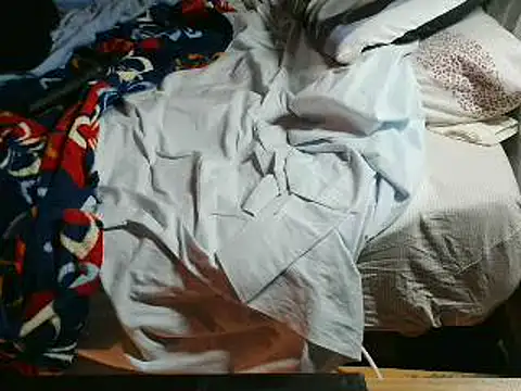 Snapshot of VeneRed chatting on 05-05-26, 07:17 VeneRed online show from 05-05-26, 07:17