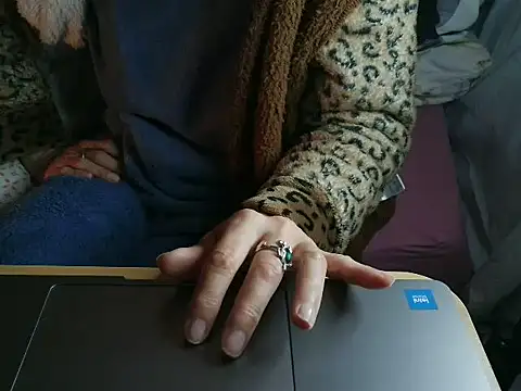 Snapshot of VeneRed chatting on 03-27-26, 09:54 VeneRed online show from 03-27-26, 09:54