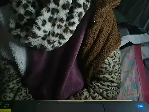 Snapshot of VeneRed chatting on 03-26-26, 11:13 VeneRed online show from 03-26-26, 11:13