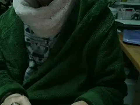 Snapshot of VeneRed chatting on 04-04-26, 08:59 VeneRed online show from 04-04-26, 08:59