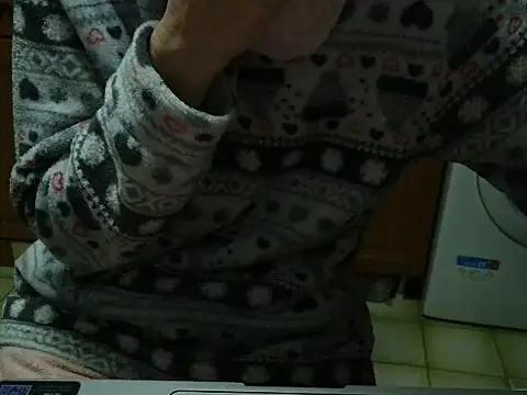 Snapshot of VeneRed chatting on 02-08-26, 05:21 VeneRed online show from 02-08-26, 05:21