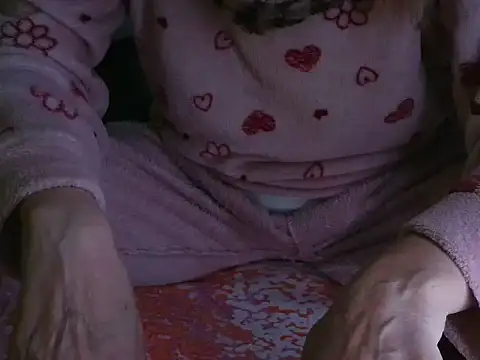 Snapshot of VeneRed chatting on 03-10-26, 07:18 VeneRed online show from 03-10-26, 07:18