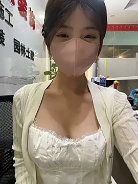 Snapshot of GouGou-111 chatting on 06-15-26, 12:05 GouGou-111 online show from 06-15-26, 12:05