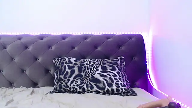 TiffanyPeretz online show from 09-17-25, 05:37