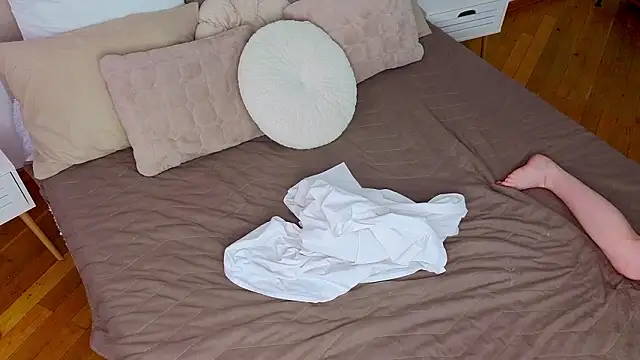 L1ittle kitty  online show from 02-04-26, 09:54