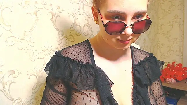 Snapshot of DolphinDreams chatting on 07-12-26, 03:18 DolphinDreams online show from 07-12-26, 03:18