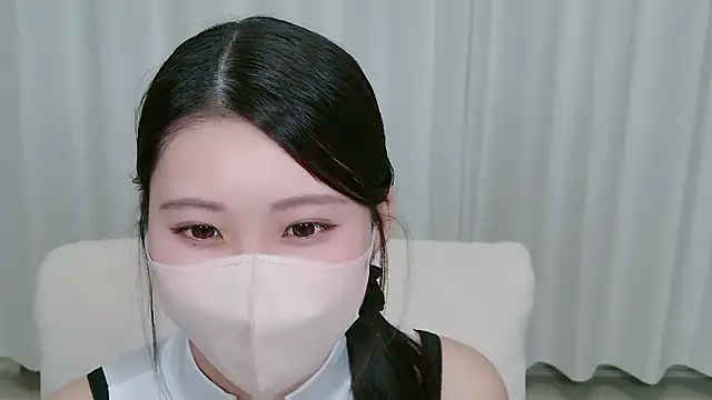 yuki room online show from 10-01-25, 01:04