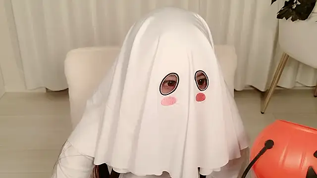 yuki room online show from 10-31-25, 12:57