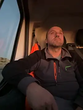 Lecatore80 online show from 11-27-25, 04:07