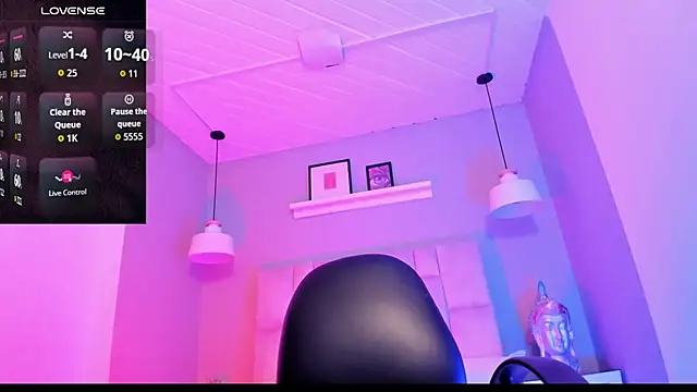 Lucy Williiams online show from 01-08-26, 07:09