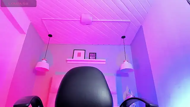 Lucy Williiams online show from 01-14-26, 07:28