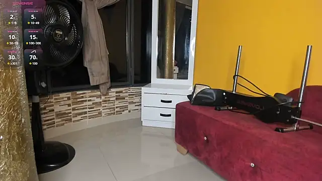 valeria hurtado online show from 10-29-25, 03:27