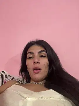 Snapshot of Luz_22 chatting on 12-27-24, 02:14 Luz 22 online show from 12-27-24, 02:14