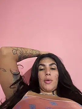 Snapshot of Luz_22 chatting on 12-25-24, 02:14 Luz 22 online show from 12-25-24, 02:14