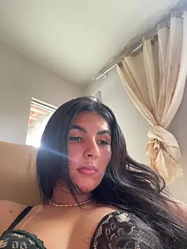 Snapshot of Luz_22 chatting on 01-08-25, 03:39 Luz 22 online show from 01-08-25, 03:39