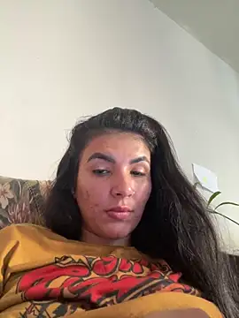 Snapshot of Luz_22 chatting on 12-16-24, 11:22 Luz 22 online show from 12-16-24, 11:22