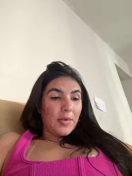 Snapshot of Luz_22 chatting on 01-06-25, 11:51 Luz 22 online show from 01-06-25, 11:51