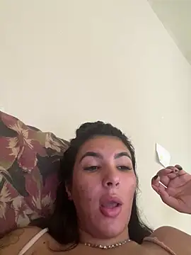 Snapshot of Luz_22 chatting on 12-04-24, 11:13 Luz 22 online show from 12-04-24, 11:13