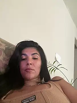 Snapshot of Luz_22 chatting on 12-10-24, 08:05 Luz 22 online show from 12-10-24, 08:05