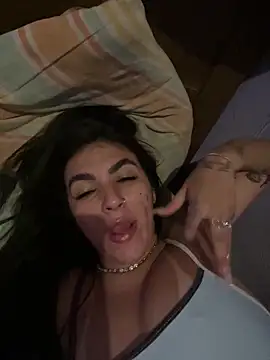 Snapshot of Luz_22 chatting on 12-30-24, 11:59 Luz 22 online show from 12-30-24, 11:59