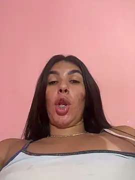 Snapshot of Luz_22 chatting on 01-08-25, 01:11 Luz 22 online show from 01-08-25, 01:11