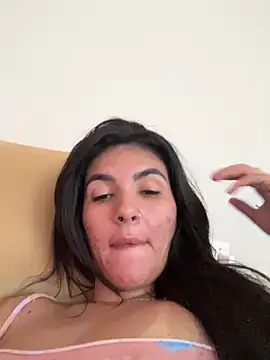 Snapshot of Luz_22 chatting on 12-21-24, 12:38 Luz 22 online show from 12-21-24, 12:38