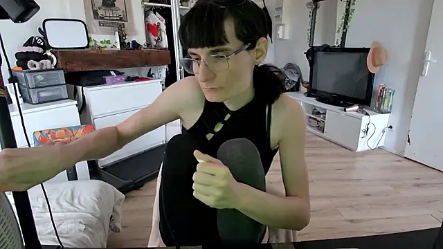 CeriseLapine online show from 11-30-25, 08:37