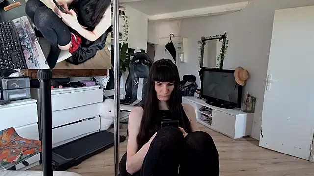 CeriseLapine online show from 11-15-25, 12:09